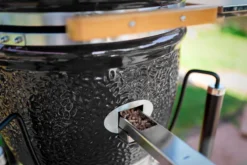 Kamado Monolith Classic Pro Series 2.0 Negro Con Carro 26 Kamado Monolith Classic Pro Series 2.0 Negro Con Carro -Napoleon || Weber || Broil King Ventas Kamado Monolith Completo Negro 1011