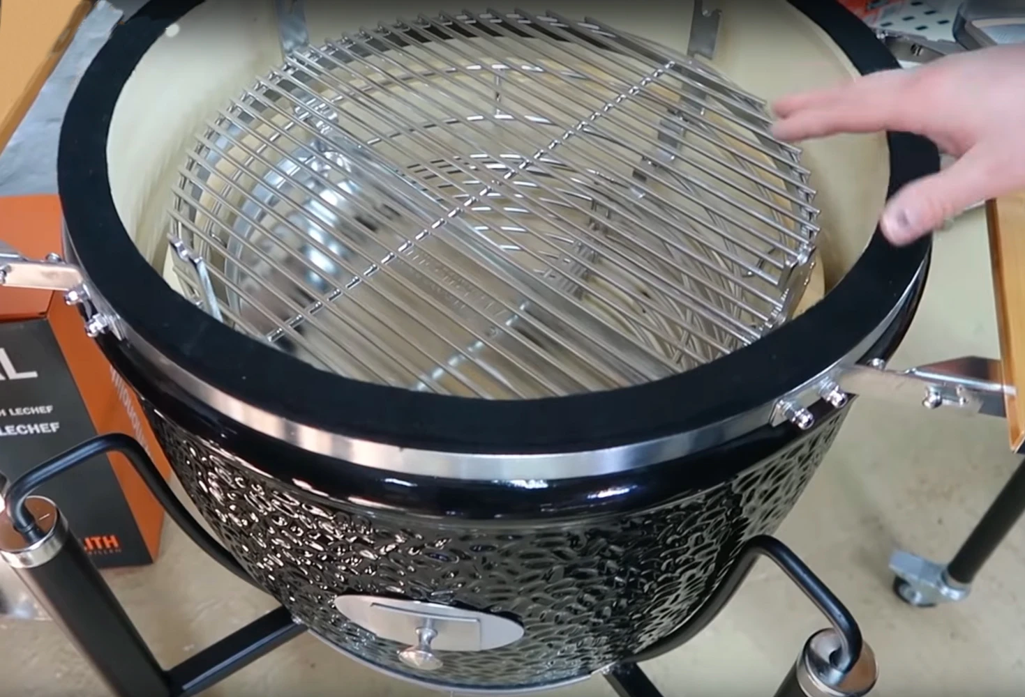 Kamado Monolith Classic Pro Series 2.0 Burdeos Con Pies 11 Kamado Monolith Classic Pro Series 2.0 Burdeos Con Pies - Imagen 11