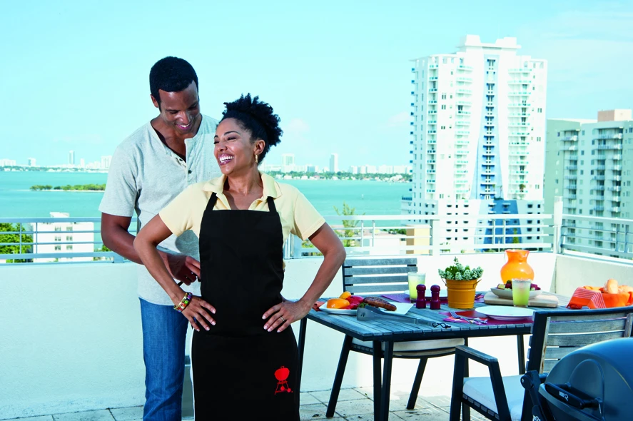 Delantal Negro Ajustable Weber 5 Delantal Negro Ajustable Weber - Imagen 5